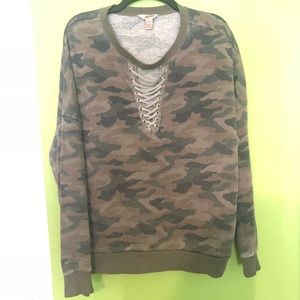 Camouflage Lace-Front Sweater 🖤🌳